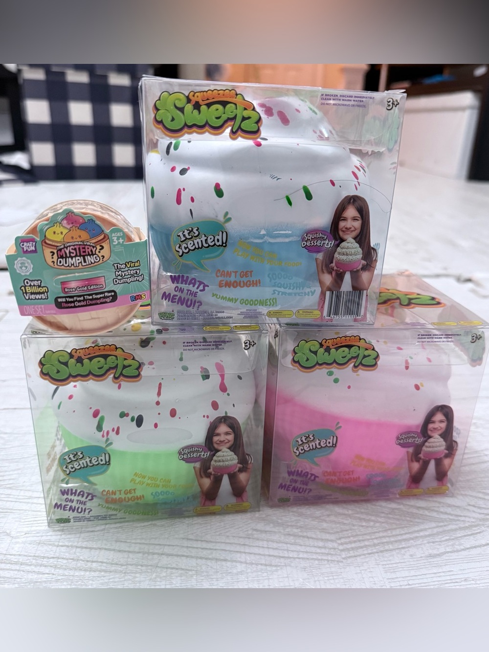 FREE MINI 🥟 !!!Squeezee Sweetz Jumbo Squishy Cupcake Pink, Green, Blue set of 3